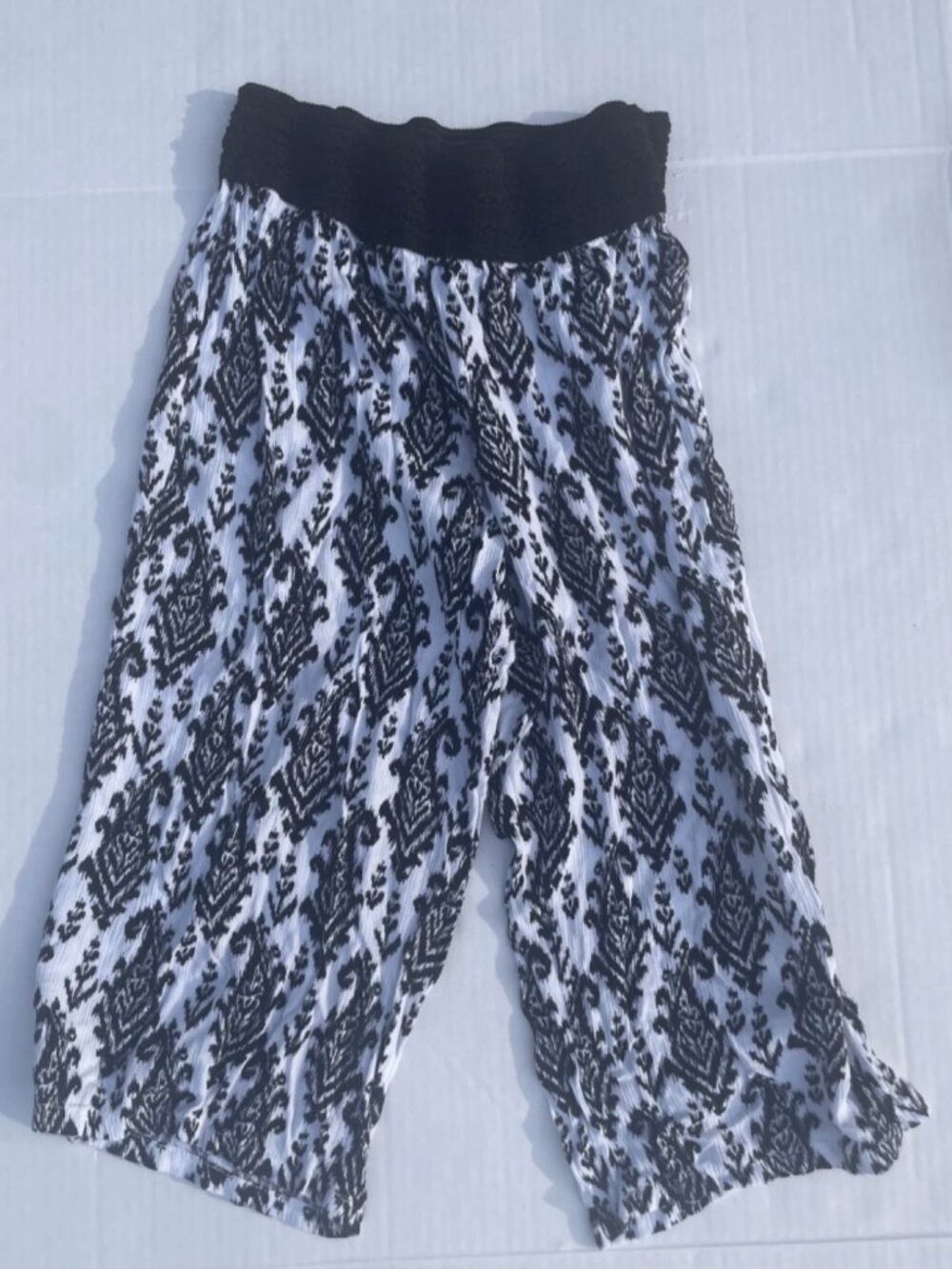 Robert Louis Casual Lounge Womens Patterned Pants size Large Black & White Color